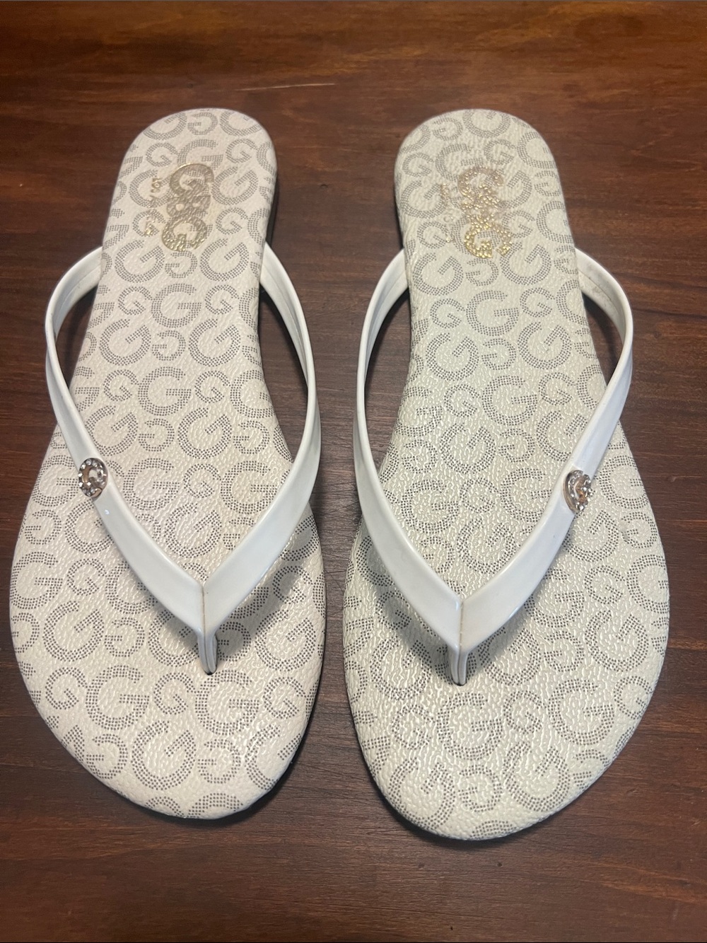 GBG Los Angeles Sandals Womens 5.5M Casual Slip On Flip Flops White Faux Leather